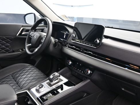 Used 2023 Mitsubishi Outlander SEL image 12