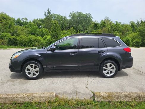 Used 2013 Subaru Outback 2.5i Premium AWD/4WD image 3