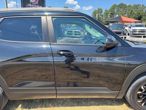 Used 2023 Chevrolet TrailBlazer LT FWD image 8