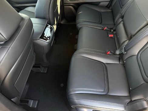 New 2026 Nissan Armada SV image 10