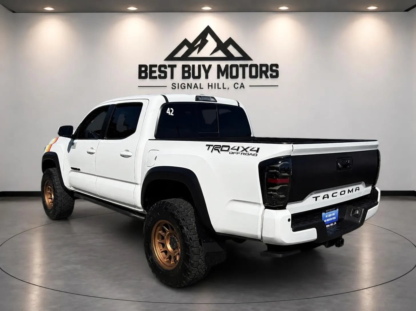Used 2021 Toyota Tacoma TRD Off-Road w/ Technology Package AWD/4WD image 8