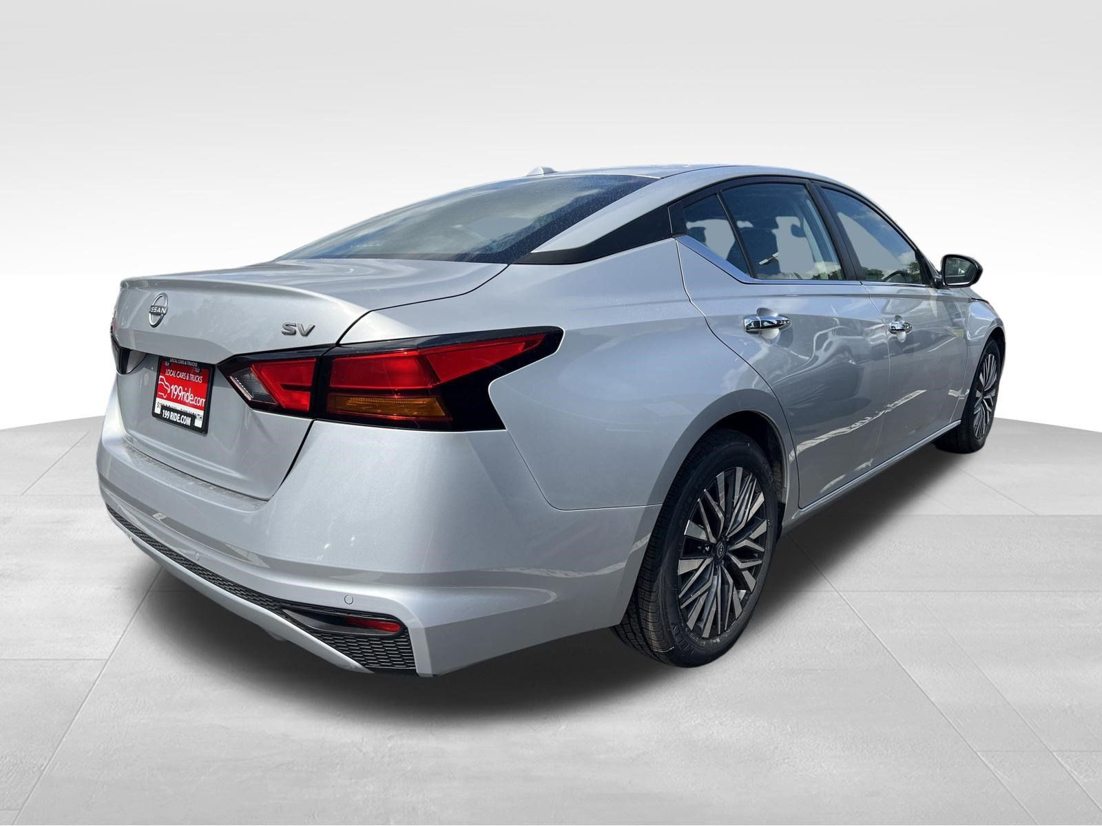 Used 2024 Nissan Altima 2.5 SV FWD image 5