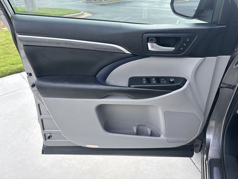 Used 2018 Toyota Highlander Limited FWD image 14