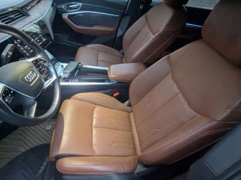 Used 2021 Audi e-tron Prestige image 16