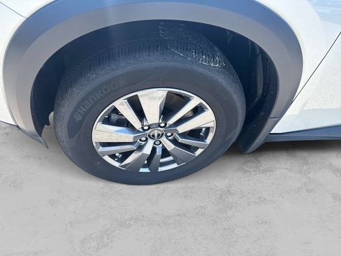 Used 2025 Nissan Pathfinder S AWD/4WD image 11