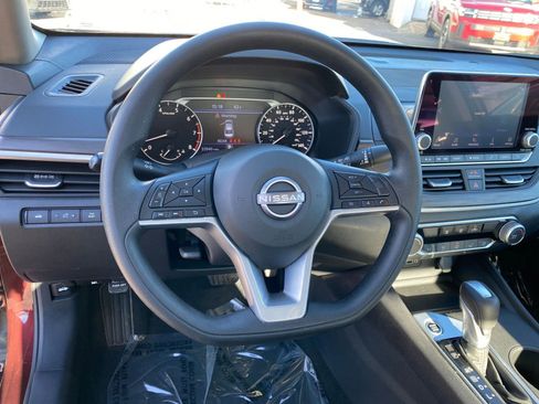 Used 2025 Nissan Altima 2.5 SV image 28