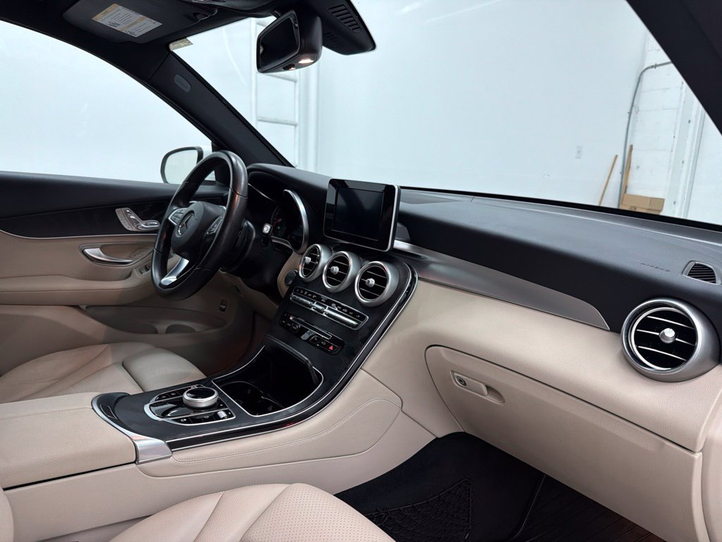 Used 2018 Mercedes-Benz GLC 300 4MATIC image 34