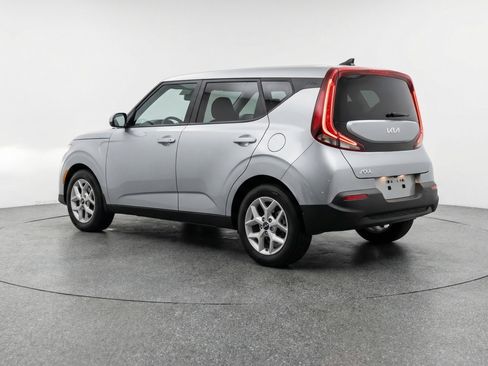 Used 2025 Kia Soul LX w/ LX Technology Package FWD image 6