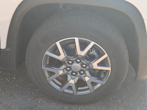 Used 2023 GMC Acadia SLT w/ Technology Package image 5