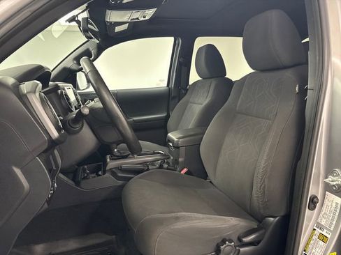 Used 2017 Toyota Tacoma TRD Sport image 8