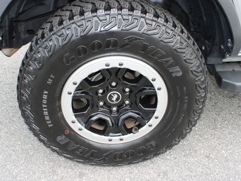 Used 2023 Ford Bronco Outer Banks w/ Sasquatch Package AWD/4WD image 12