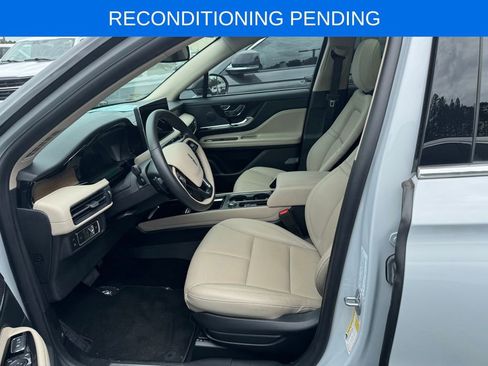 Used 2025 Lincoln Corsair Grand Touring AWD/4WD image 8