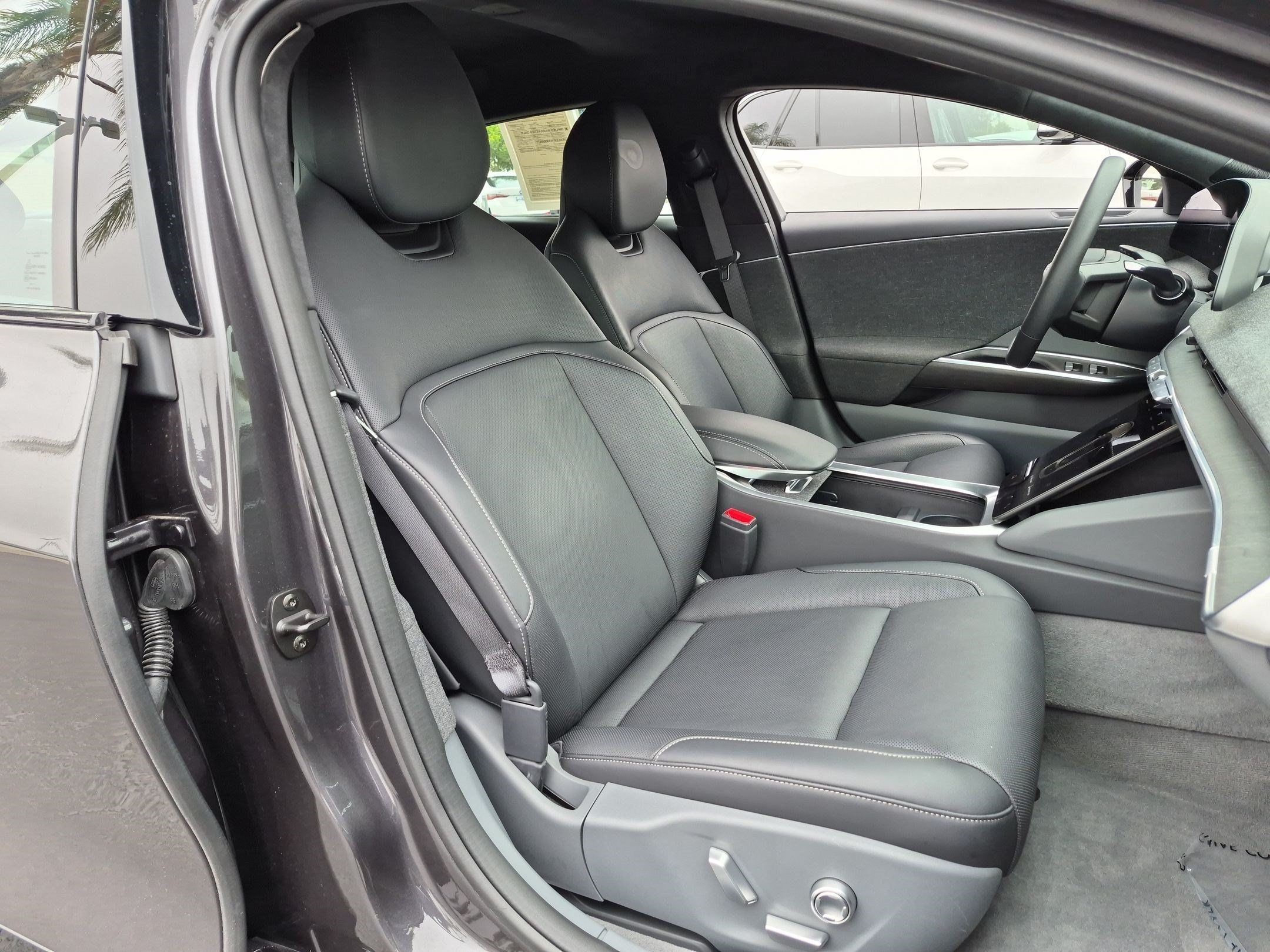 Used 2024 Lucid Air Touring AWD/4WD image 31