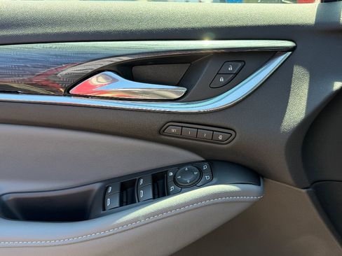 Used 2021 Buick Enclave Premium w/ Sun and Sites Package AWD/4WD image 18