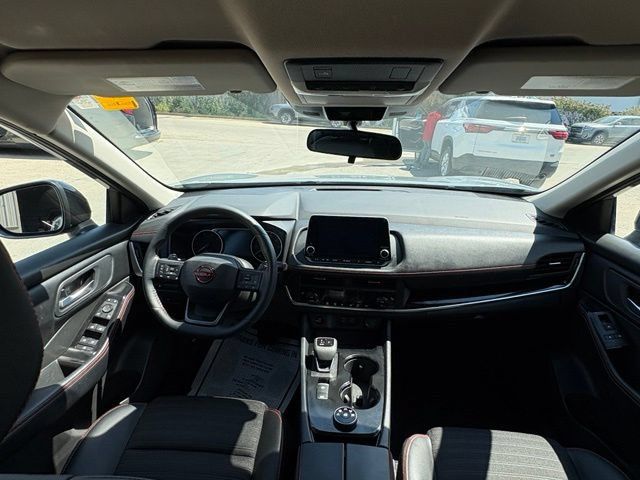 Used 2025 Nissan Rogue SV AWD/4WD image 16