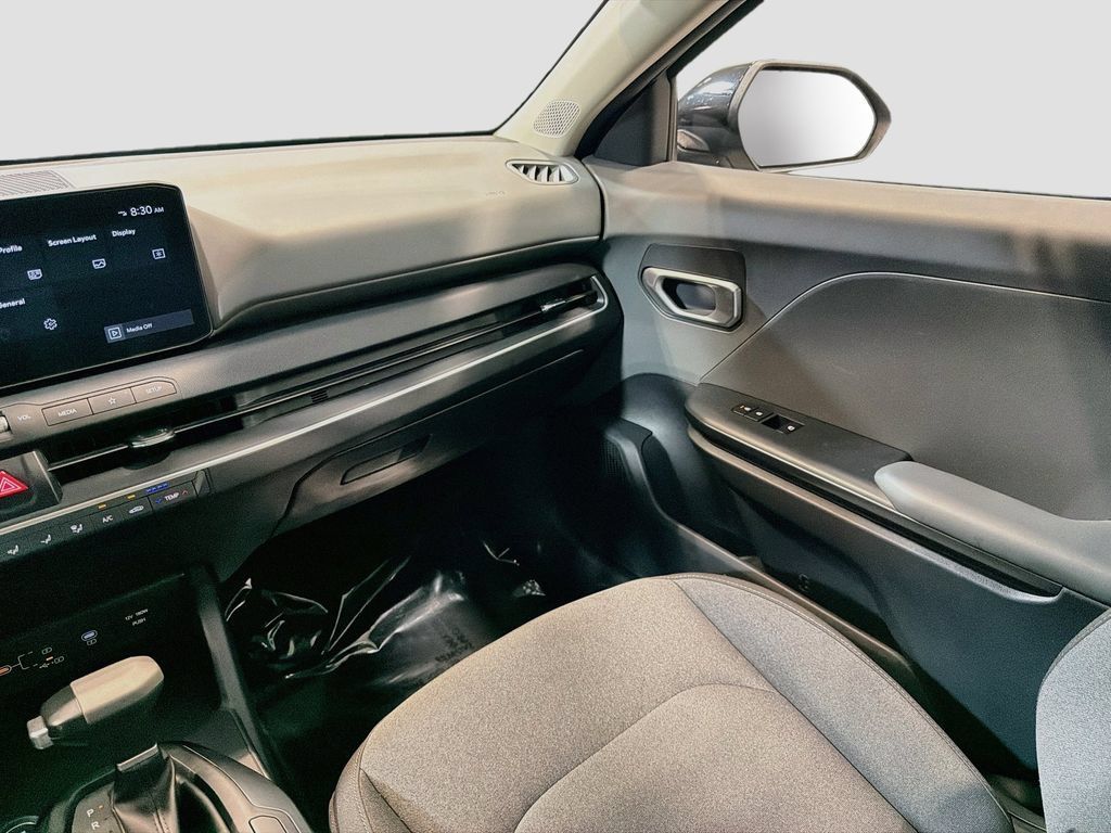 Used 2025 Kia K4 FWD image 21