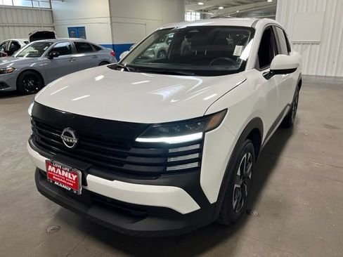 Used 2025 Nissan Kicks SV AWD/4WD image 7