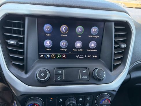 Used 2023 GMC Acadia SLT FWD image 25