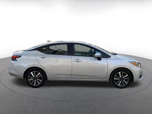 Used 2025 Nissan Versa SV image 8