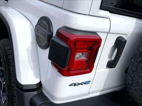 Certified 2022 Jeep Wrangler Unlimited Rubicon 4xe w/ Cold Weather Group image 29