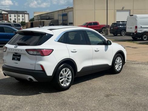 Used 2020 Ford Escape SE FWD image 3