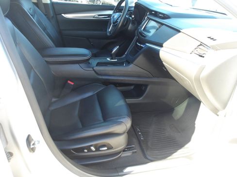Used 2017 Cadillac XT5 Luxury w/ Driver Awareness Package image 10
