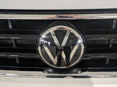 Used 2024 Volkswagen Tiguan SE R-Line image 30