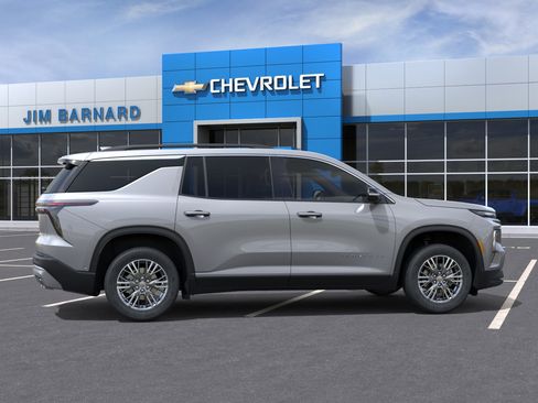 New 2026 Chevrolet Traverse LT w/ Driver Confidence Package AWD/4WD image 5