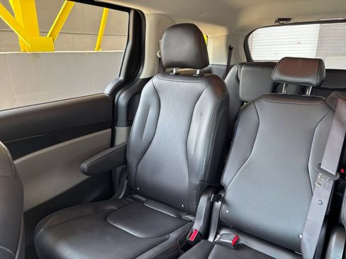 Used 2026 Kia Carnival FWD image 37