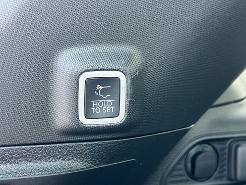 Used 2023 Jeep Grand Cherokee Limited w/ Luxury Tech Group II AWD/4WD image 44
