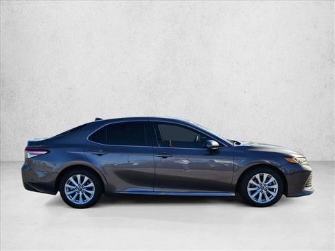 Used 2019 Toyota Camry LE FWD image 4
