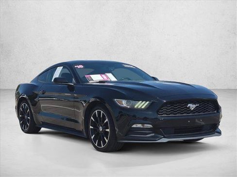 Used 2017 Ford Mustang Coupe RWD image 3
