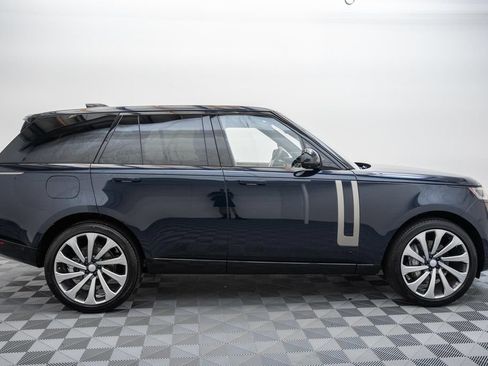 Used 2025 Land Rover Range Rover SE AWD/4WD image 4