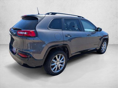 Used 2018 Jeep Cherokee Latitude FWD image 5