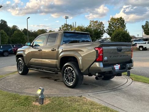 Used 2025 Toyota Tacoma TRD Sport AWD/4WD image 5
