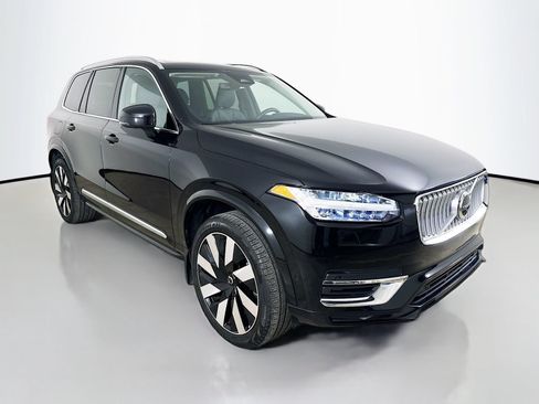 Used 2025 Volvo XC90 T8 Plus w/ Protection Package Premier AWD/4WD image 3