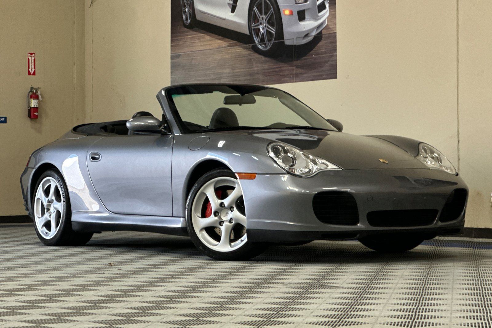 Used 2004 Porsche 911 Carrera RWD image 2