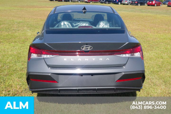 Used 2026 Hyundai Elantra SE FWD image 6