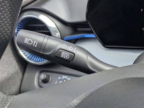 Used 2025 Chevrolet Trax LT FWD image 15