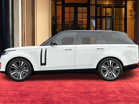 Used 2024 Land Rover Range Rover SE image 3