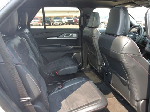 Used 2025 Ford Explorer ST AWD/4WD image 39