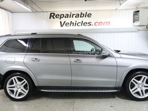 Used 2016 Mercedes-Benz GL 550 4MATIC image 4
