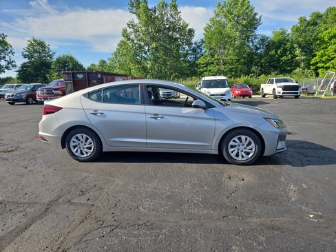 Used 2020 Hyundai Elantra SE FWD image 2