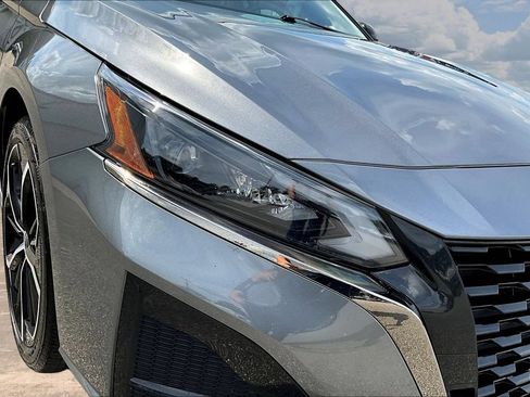 Used 2025 Nissan Altima 2.5 SR FWD image 33