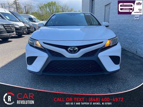 Used 2019 Toyota Camry SE FWD image 2