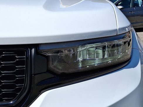 Certified 2023 Jeep Grand Cherokee Altitude image 9