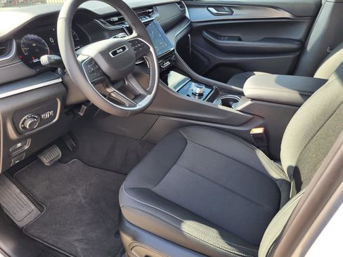 New 2025 Jeep Grand Cherokee L Laredo image 14