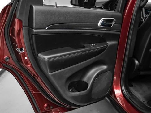 Used 2018 Jeep Grand Cherokee Limited image 39