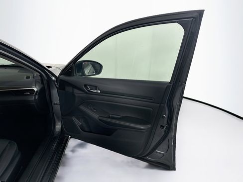 Used 2024 Nissan Altima 2.5 SV image 29