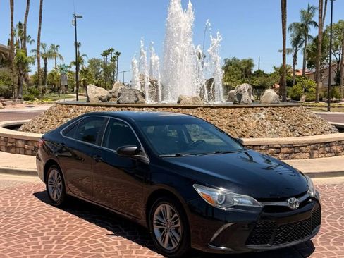 Used 2017 Toyota Camry SE FWD image 6